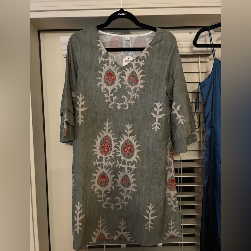 Size small silk knee length dress very nice